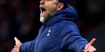 Tudor Rallies Struggling Tottenham: ‘You Can Cry or You Can Fight’