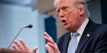 Iran Defiant as Trump’s Deadline on Infrastructure Threat Looms