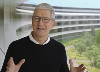 Apple’s Tim Cook to Step Down as CEO in September