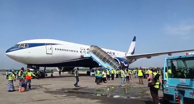 FG Receives First Batch of Nigerians Evacuated From South Africa